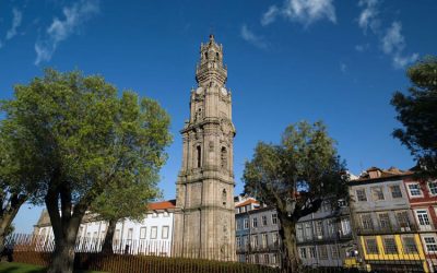 Visitar la Torre dos Clerigos en Oporto, Portugal